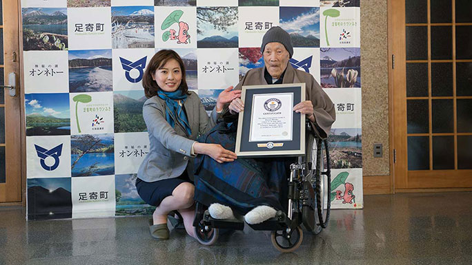 Erika Ogawa of Guinness and Masazo Nonaka